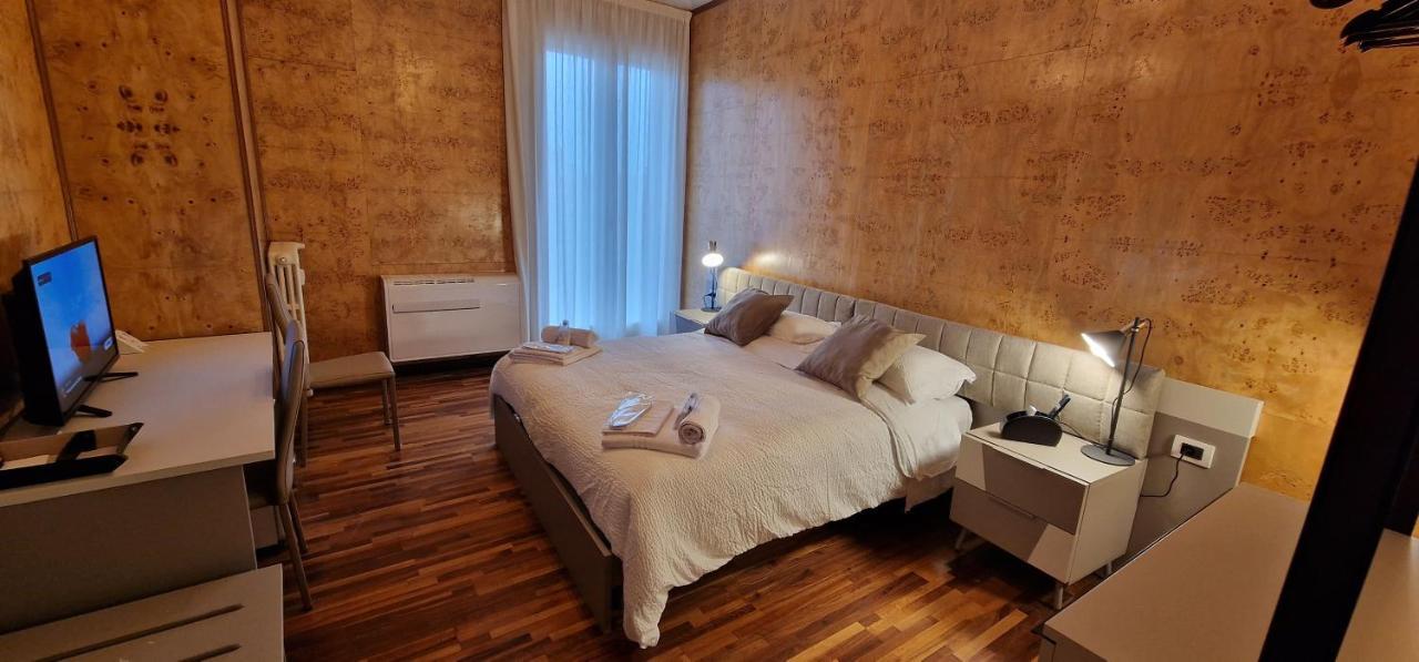 Forumguesthouse Verdi Centro Storico パルマ エクステリア 写真
